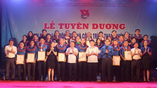 tuyên dương 20 Doanh nhân, lao động trẻ và 10 công trình thanh niên tiêu biểu chào mừng thành công Đại hội Đoàn TNCS Hồ Chí Minh Đoàn khối Doanh nghiệp tỉnh lần thứ III, nhiệm kỳ 2017 - 2022.